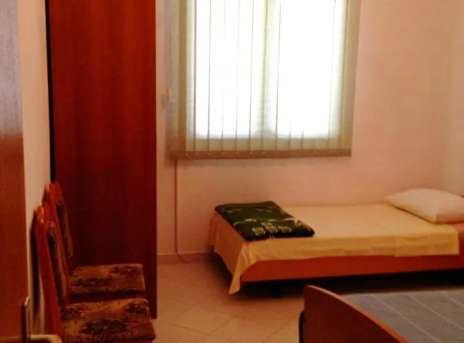 A3 - Apt W Patio 3 Min Walking From The شقة Duće