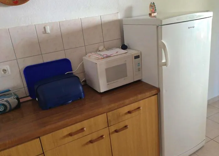 A3 - Apt W Patio 3 Min Walking From The