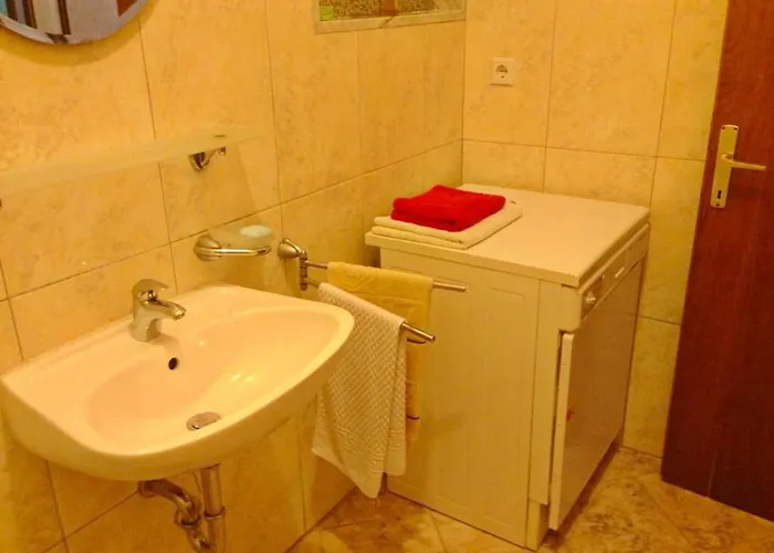 شقة A3 - Apt W Patio 3 Min Walking From The *