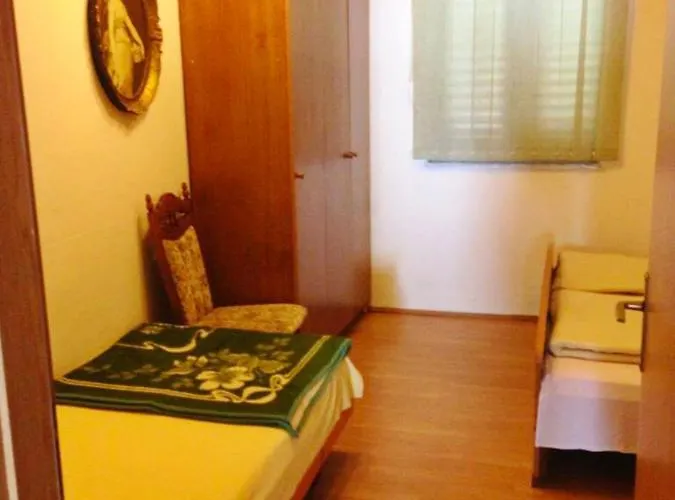 A3 - Apt W Patio 3 Min Walking From The Duće