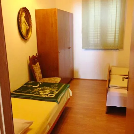 A3 - Apt W Patio 3 Min Walking From The Duće