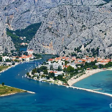 A3 - Apt W Patio 3 Min Walking From The Duće
