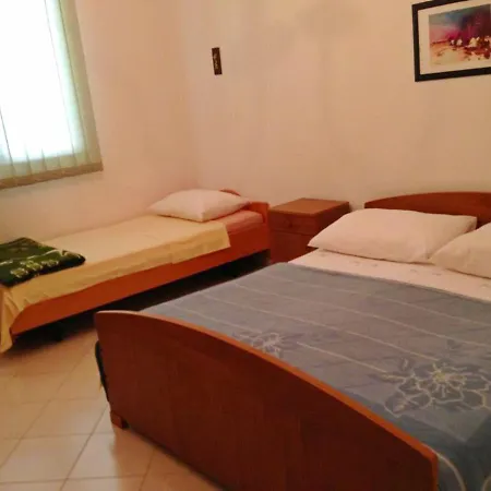 A3 - Apt W Patio 3 Min Walking From The